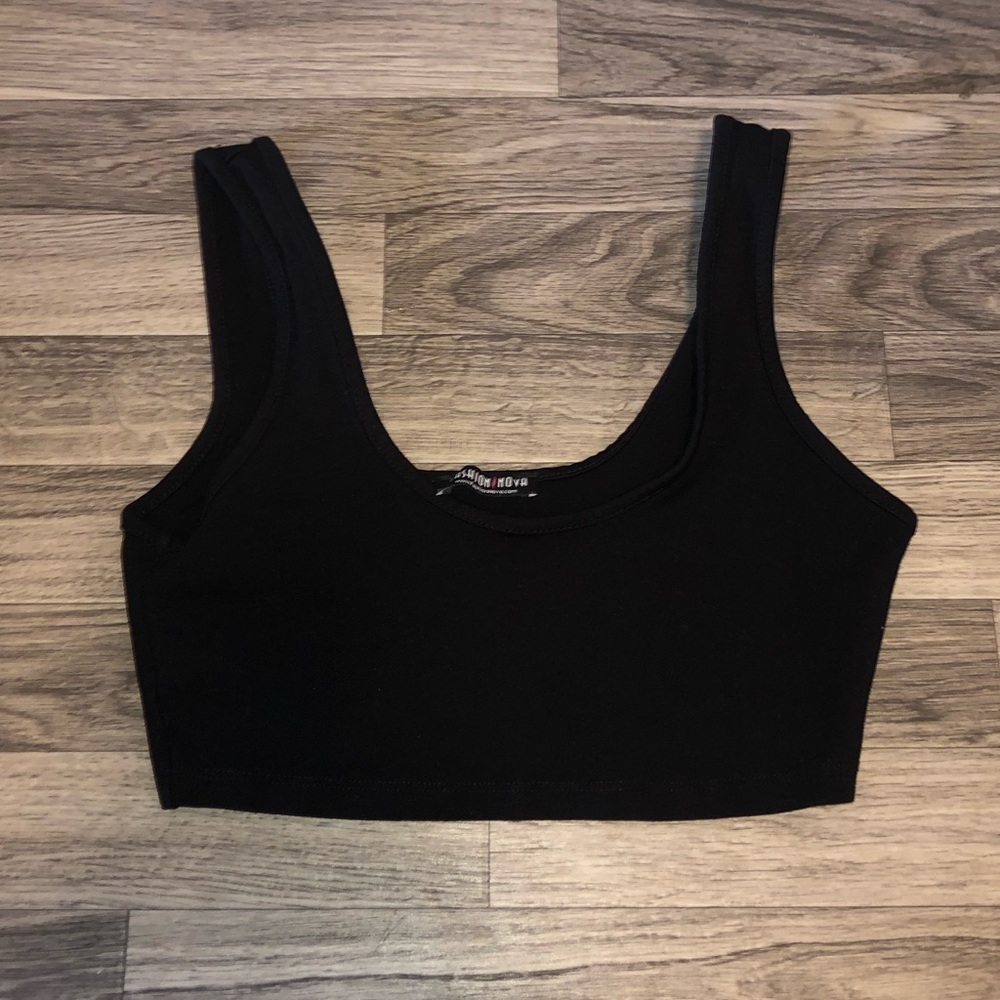 NEVER WORN M FASHION NOVA BLACK BRALETTE CROP